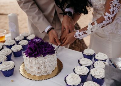 Nhu and her husband cutting their cake