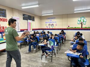 Fabricio Teading students in a Classroom
